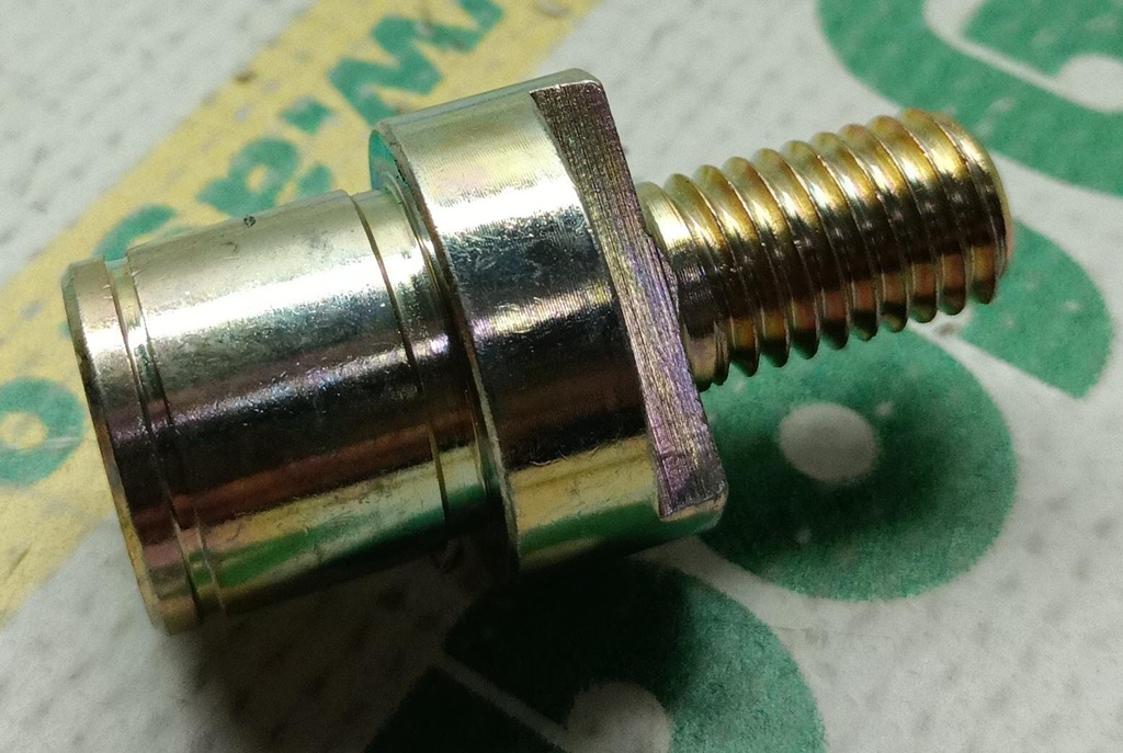 Bolt 807551